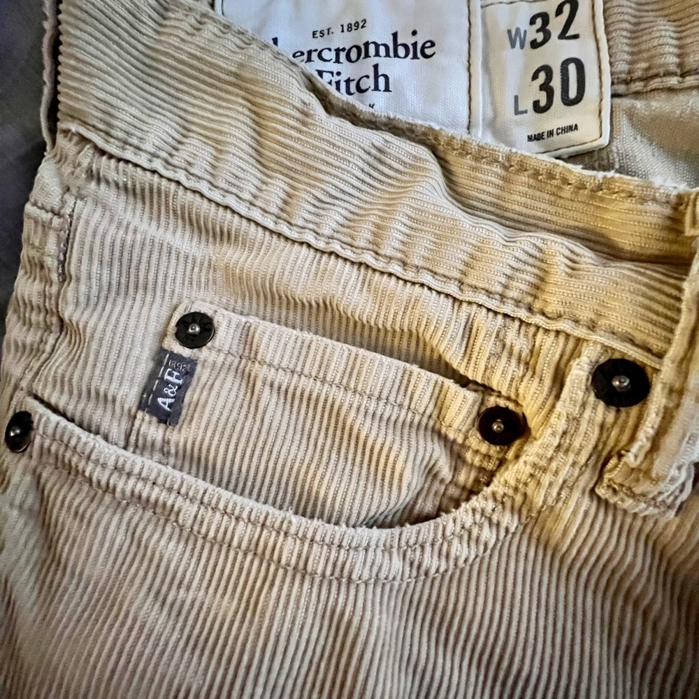 Abercrombie & Fitch, Men’s Skinny Corduroy, Size 32W 30L.